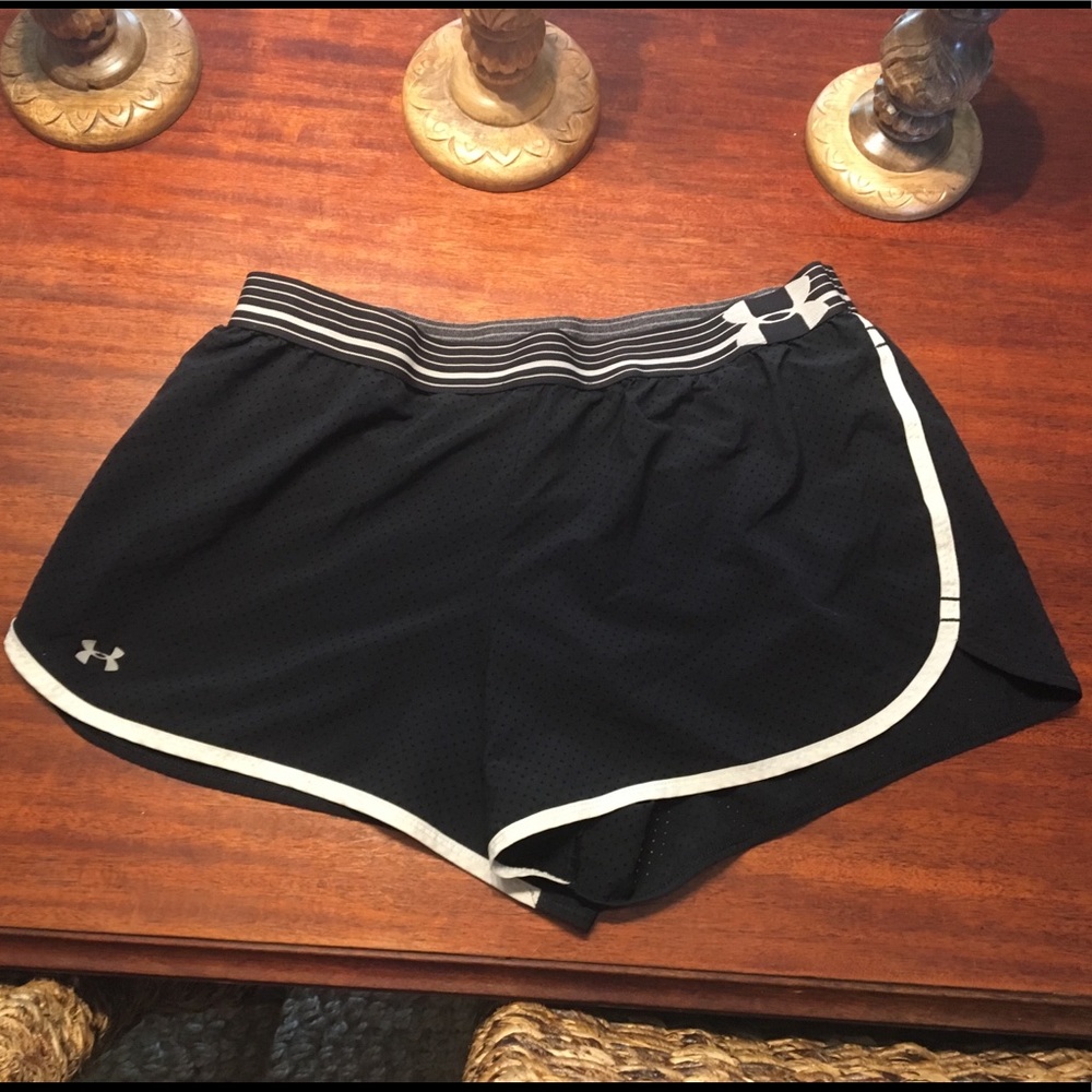 Black L Under Armour Athletic Shorts